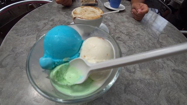 ЛАЗАРЕВСКОЕ. КАФЕ ПИНГВИН. НЕОБЫЧНЫЙ СЛАДКИЙ ОБЕД. смотреть онлайн