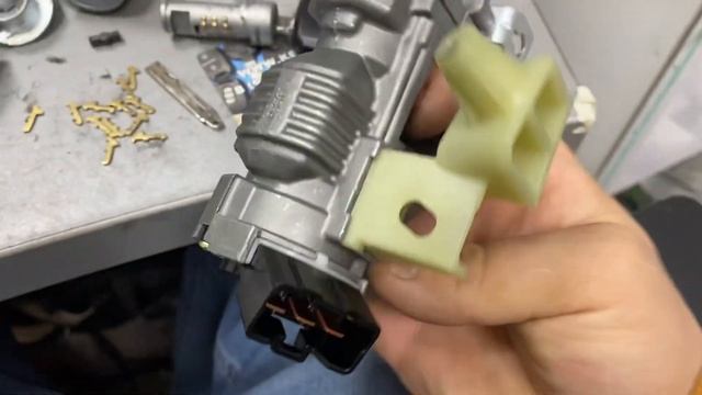 Отремонтировали заклинившийся замок Kia Ceed смотреть онлайн