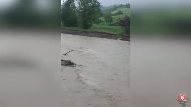 Disaster! City in Italy flooded! People trapped by severe flooding in Faenza смотреть онлайн