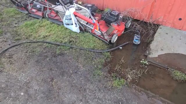 Scrapyard Find - Vintage Toro 2 Cycle 530 Lawnmower! смотреть онлайн