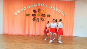 8 класс. Народный танец «Лебедушка»