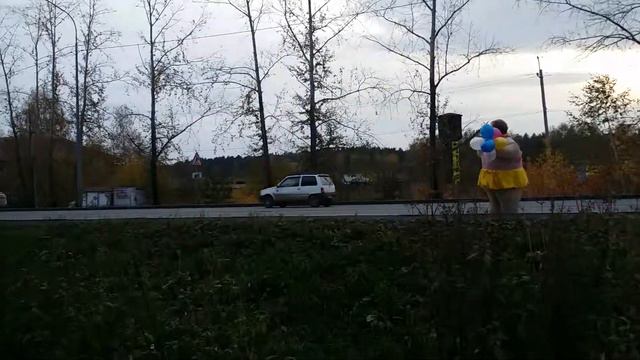 Девушка при дороге смотреть онлайн