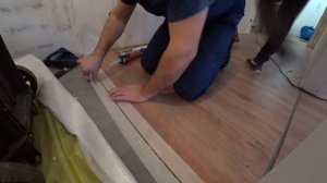 ЛУЧШИЙ СТЫК ПЛИТКИ И ЛАМИНАТА БЕЗ ПОРОЖКА в 2020 году! (Порожек из герметика ВСЯ ТЕХНОЛОГИЯ)