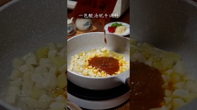 Кислый суп с говядиной и грибами Sour Soup With Beef And Mushrooms गोमांस और मशरूम के साथ खट्टा सूप