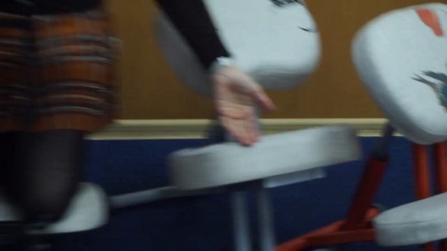 Видеоответ на Ваши вопросы №3! Для кого подходит коленный стул, и какие есть ограничения? смотреть онлайн