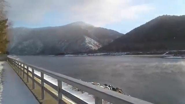 На реке Енисей близ Саяно-Шушенской ГЭС. смотреть онлайн