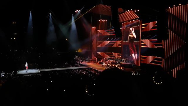 Niels Destadsbader - Een beetje verslaafd aan jou SPORTPALEIS смотреть онлайн