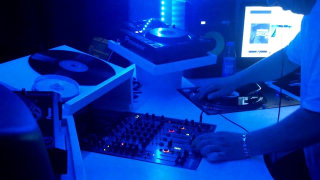 Old School Jungle, Drum 'n' Bass. @SquireSound. смотреть онлайн