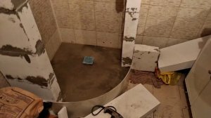 Душевая кабина из кафеля.