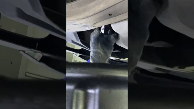 Замена масляного фильтра на Hyundai Solaris смотреть онлайн