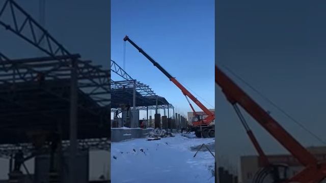 Заливка бетона на автокране 32 т - видео 2