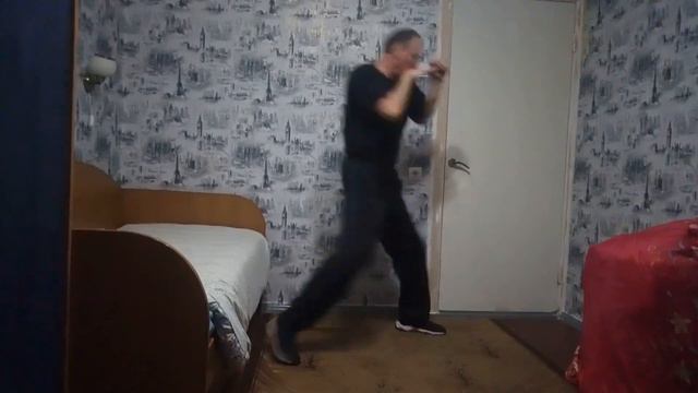 Атака левой в голову, уклон вправо, контратака боковым правой в голову, защита правой ладонью. смотреть онлайн