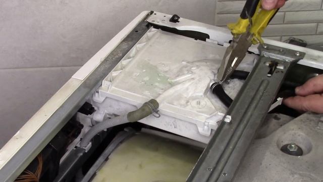 Ремонт стиральной машины БОШ. Ошибка F 23 стиралки BOSCH. Устранение протечки своими руками. смотреть онлайн