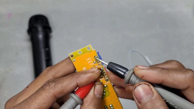 इस Wireless Mic को किसी भी Amplifier मे लगा सकते है • Wireless Mic • You Like Electronic смотреть онлайн