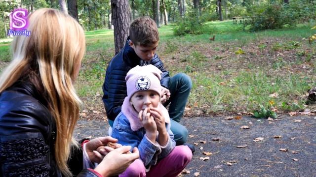 Первый раз КОРМИМ БЕЛОК ? в парке! Влог Супер Тима и семья Супер Фэмили