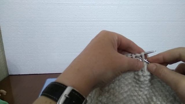 МК по вязанию спицами очень симпатичного и простого в исполнении капюшона с острым концом. смотреть онлайн