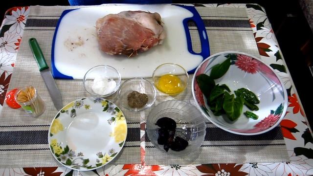 Свинина фаршированная шпинатом и черносливом смотреть онлайн