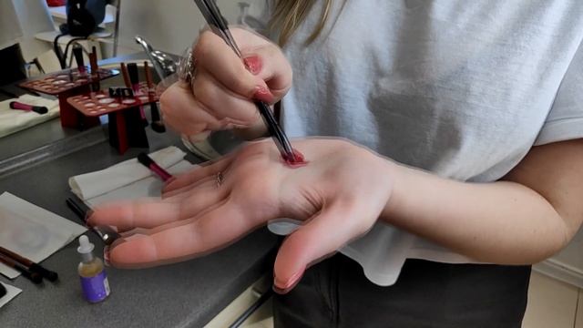 БЬЮТИ СОВЕТЫ: как смыть матовую помаду с кисти? смотреть онлайн
