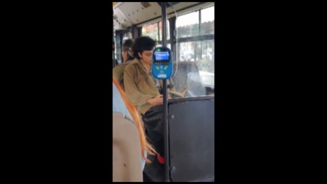 People react to books left in the urban bus (project for the class Daily Routes) смотреть онлайн