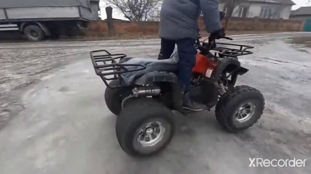 Дрифт по льду на квадроцикле и burnout под музычку смотреть онлайн