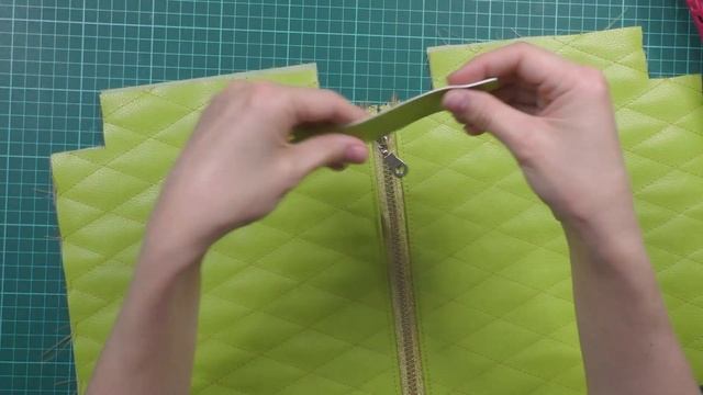 Органайзер из мебельного кожзама своими руками. Cosmetic bag made of leatherette. DIY смотреть онлайн