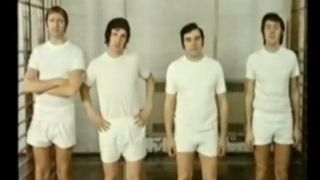 Monty Python- Self Defence Against Fruit смотреть онлайн