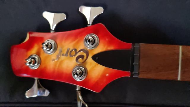 My CORT Action DLX Plus bass (fresh Out of the box) смотреть онлайн
