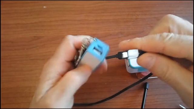 Зарядное устройство с вилками всех типов и 2 USB порта на 2.1А и 2 USB порта на 2.4А смотреть онлайн