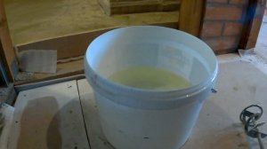 Выравнивание пола самовыравнивающейся смесью.Санузел в доме из бруса.