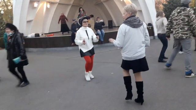 Листья жёлтые над городом кружатся?? Воспоминания о счастливых днях?? Харьков 2021 смотреть онлайн