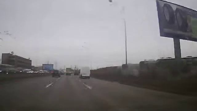 На Витебском проспекте, Газель подрезала уходя от столкновения смотреть онлайн