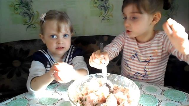 Ёжики из фарша с рисом. Дети на кухне. смотреть онлайн