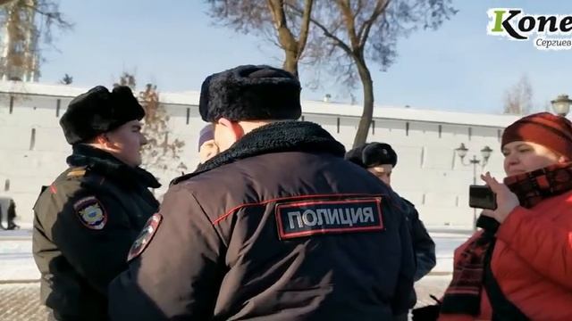 Полицейские забрали в УВД ростовую куклу медведя, который агитировал против мусорного полигона смотреть онлайн