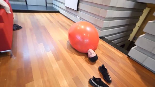 GIANT BALLOON CHALLENGE WITH UNSPEAKABLE! смотреть онлайн