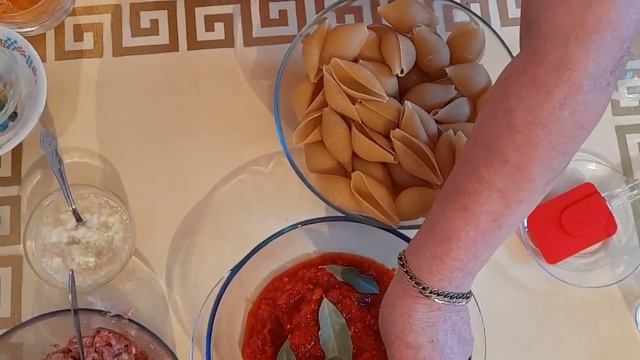 Ракушки фаршированные мясом. Простой обед для большой семьи-сытно и вкусно!!! смотреть онлайн