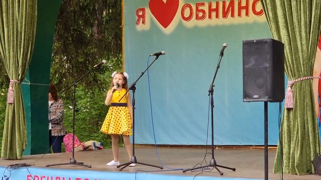 "Откуда дырки в сыре".Цветкова Настя, 6 лет,г. Обнинск,в парке "Старый город" на "День защиты детей смотреть онлайн