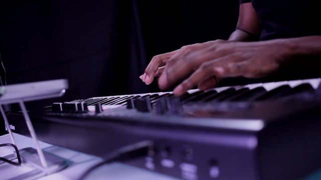 Waves Audio Bass Fingers - Fingerstyle Virtual Instrument смотреть онлайн