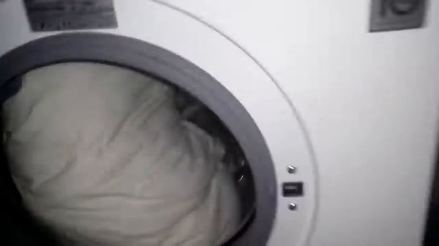 Конец стирки подушек смотреть онлайн
