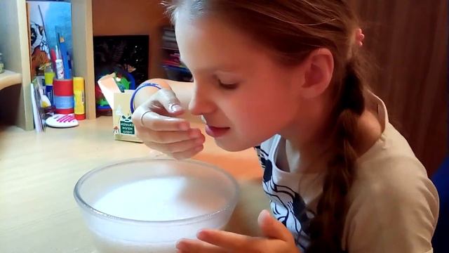 Открываем бурлящий шарик с сюрпризом .Open bubble ball with surprise. смотреть онлайн