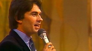 «ЭХО ПЕРВОЙ ЛЮБВИ». Исполняет Александр Серов (муз. Е.Мартынова, сл. Р.Рождественского). ЦТ, 1983 г.