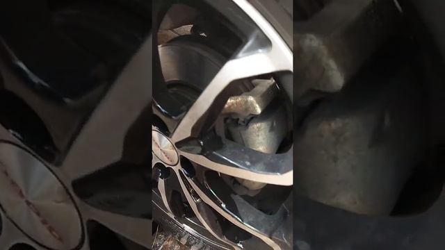 Как снять прикипевший литой диск смотреть онлайн