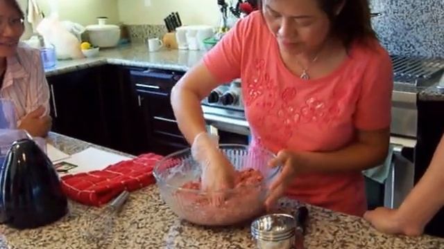 Beef Ball Video 01 of 11 Ingredients & Massaging смотреть онлайн