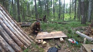 ПОСТРОИЛ ОГРОМНЫЙ ШАЛАШ В ЛЕСУ, ОБУСТРОЙСТВА ЛЕСНОЙ ХИЖИНЫ