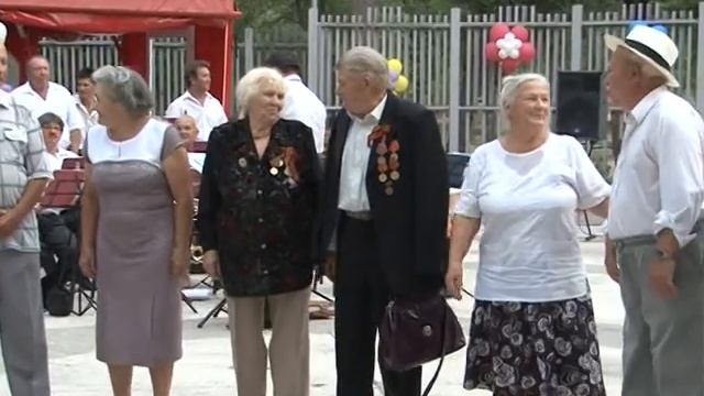 Городской парк - вечер для людей пожилого возраста смотреть онлайн