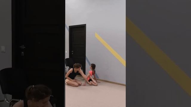 Растяжка шпагата. Продольный и поперечный смотреть онлайн