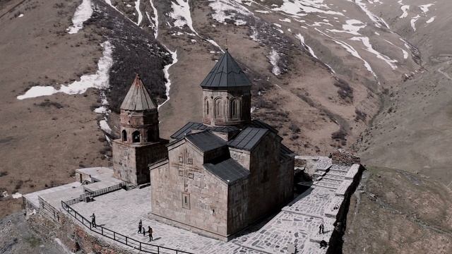 Грузия, май 2021 г. Троицкая церковь (Гергети). смотреть онлайн