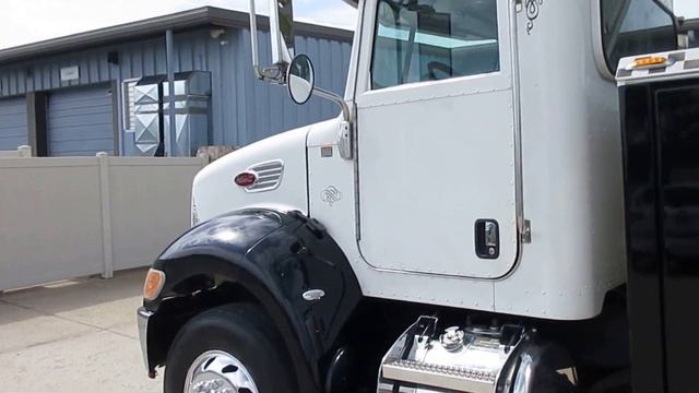 2007 Peterbilt 335 with Holmes 600R 16 Ton Rotator смотреть онлайн