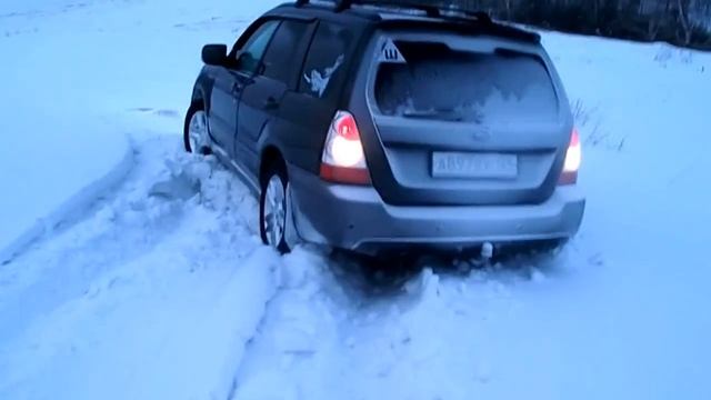 Subaru Forester in snow/Субару Форестер прет по снегу как танк!!! смотреть онлайн