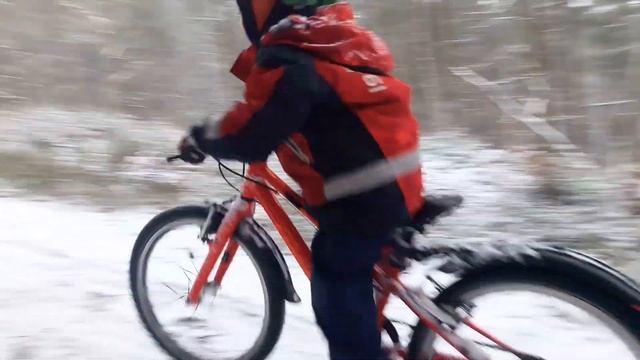 По снегу и в метель на велосипеде смотреть онлайн
