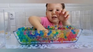 Шарики Орбиз. Игры с ребенком. Кошка играет с орбизами!